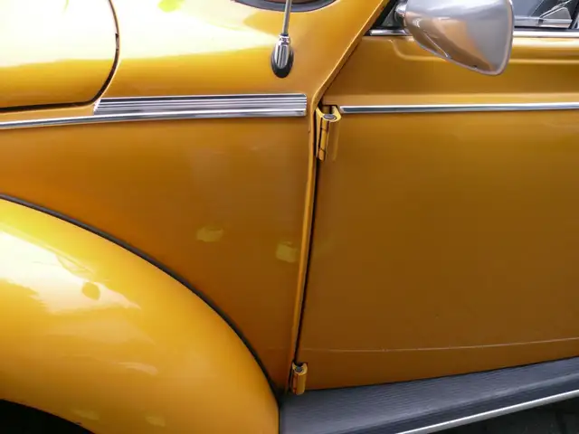 Volkswagen 1303 Cabriolet view 12