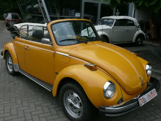 Volkswagen 1303 Cabriolet view 10