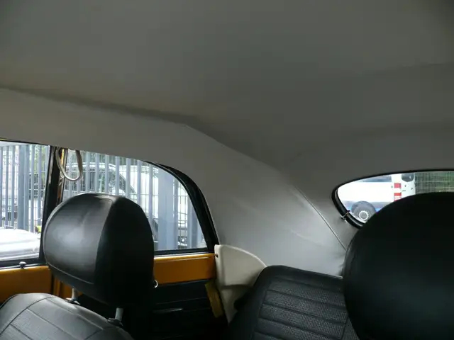Volkswagen 1303 Cabriolet view 15