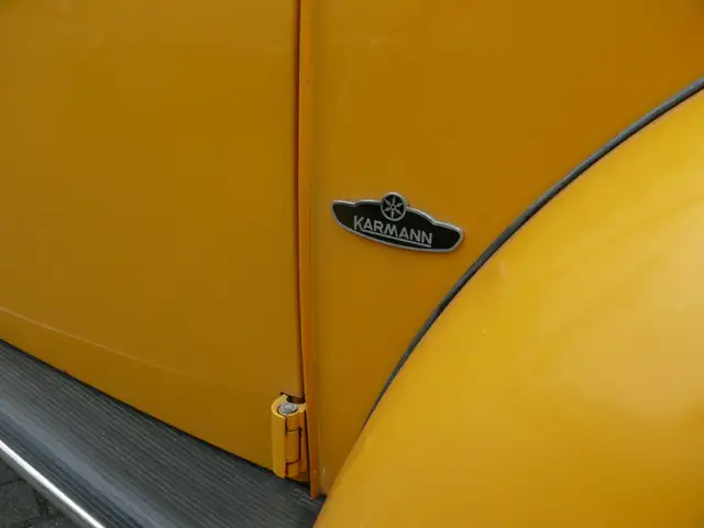Volkswagen 1303 Cabriolet view 7