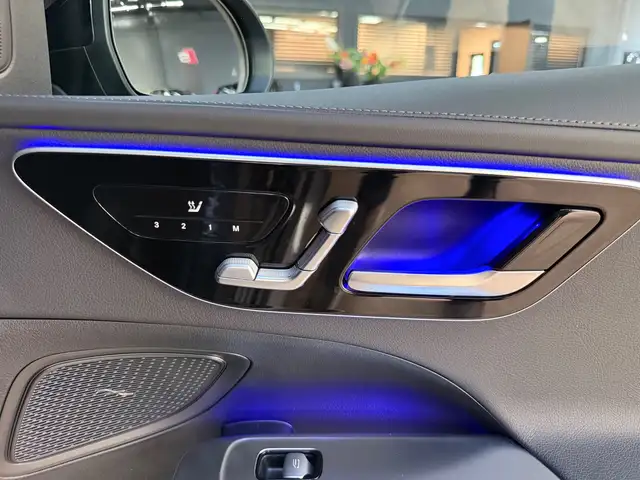 Mercedes-Benz C-Class view 19