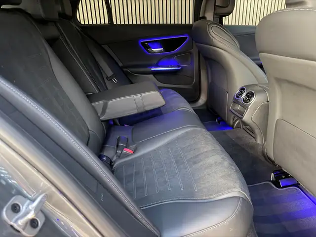 Mercedes-Benz C-Class view 8