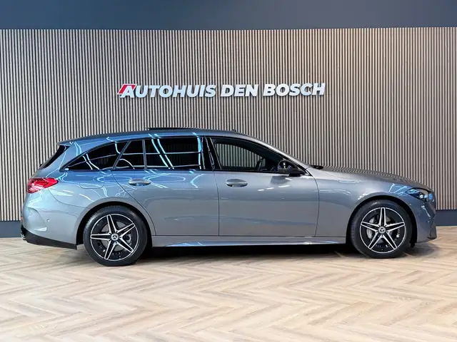 Mercedes-Benz C-Class view 4
