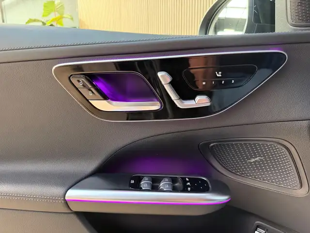 Mercedes-Benz C-Class view 18