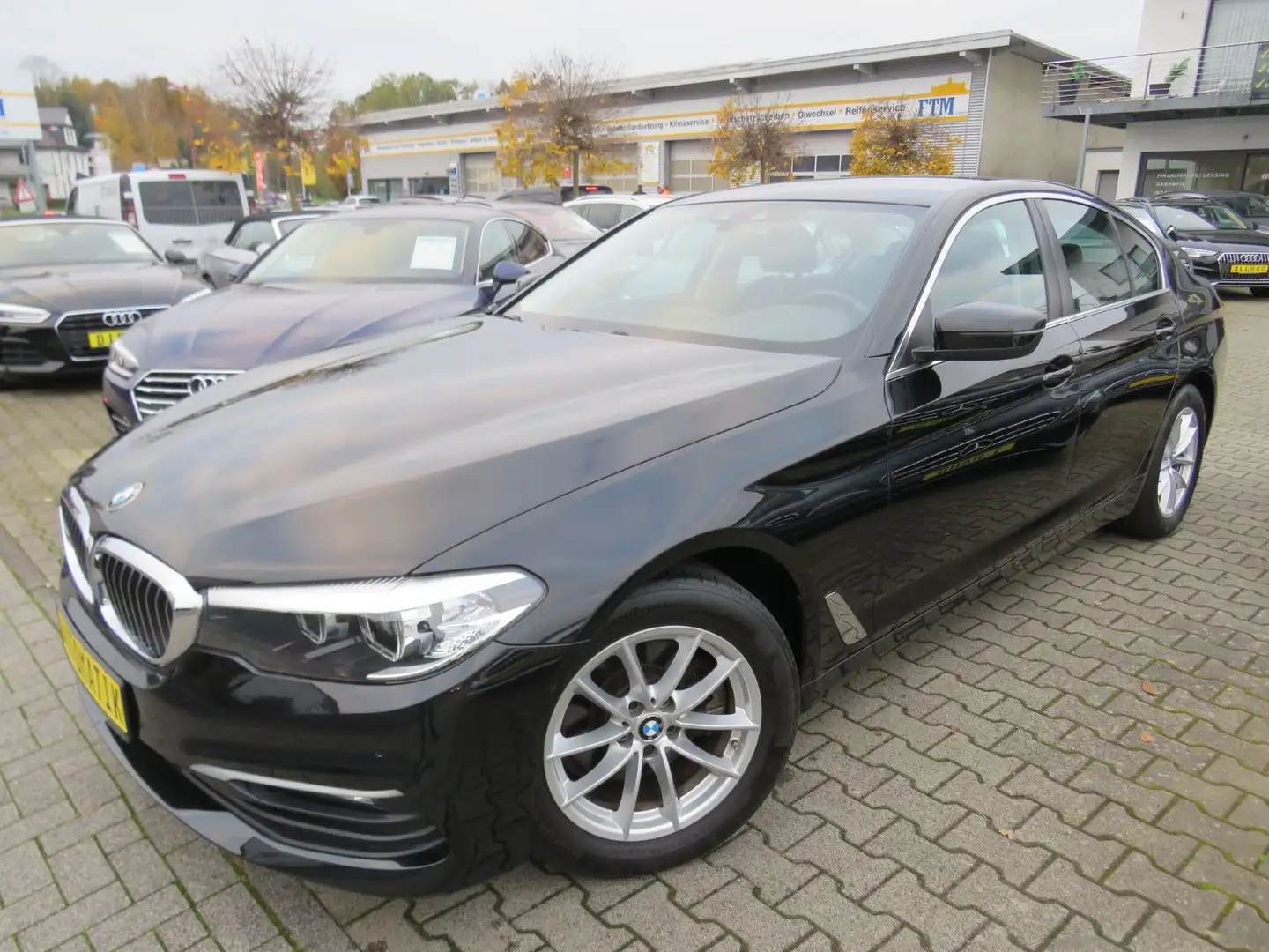 BMW 520 dA Lim. *1.HAND *AHK *LED *NAVI Schwarz - 1