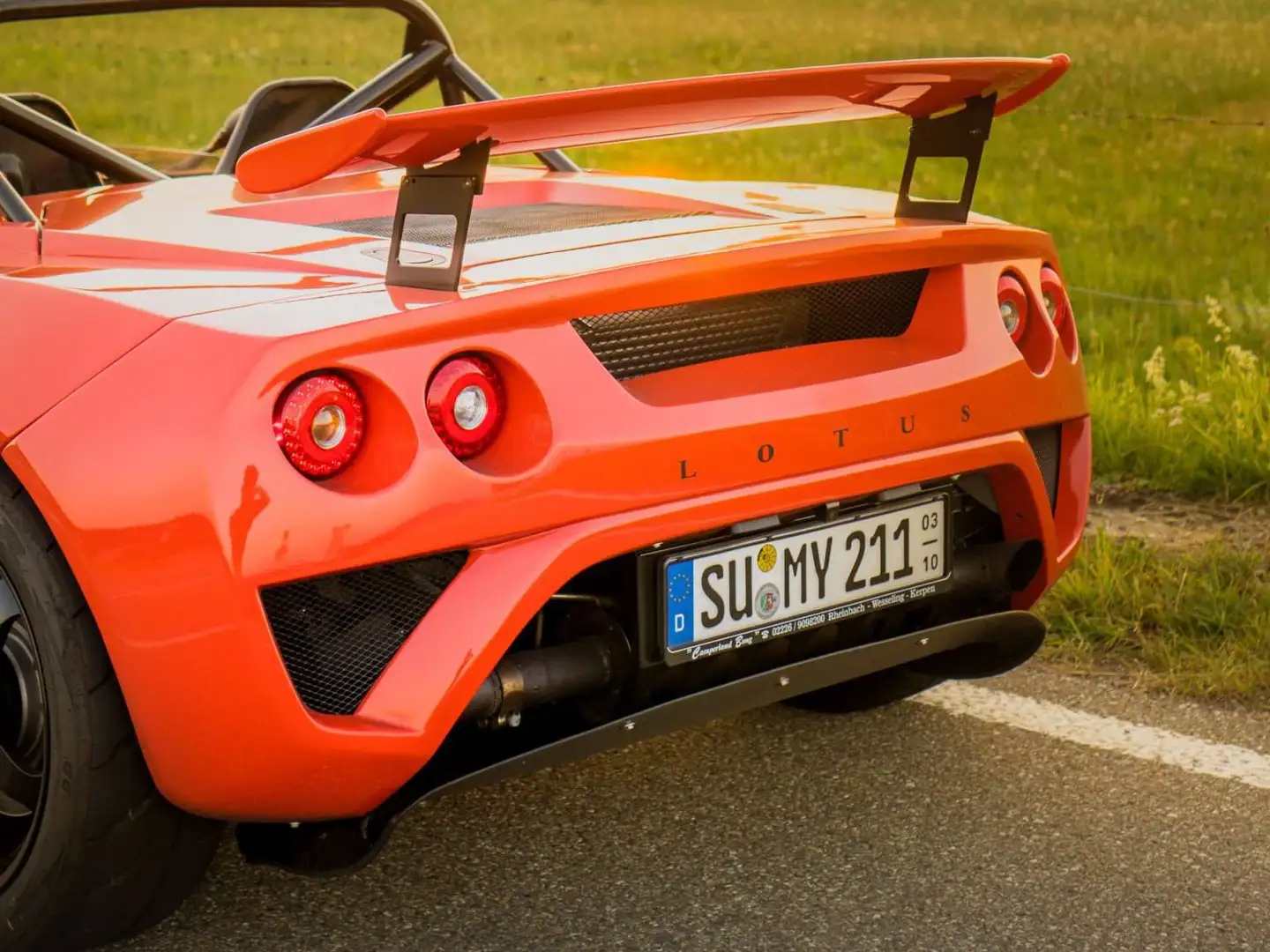Lotus 2-Eleven Portocaliu - 1
