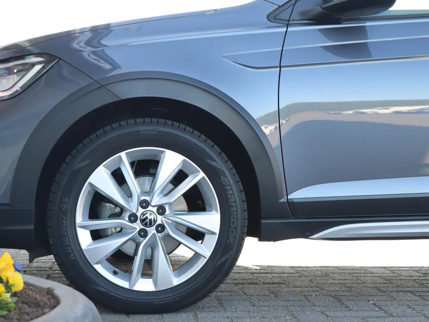 Volkswagen Taigo 1.0 TSI 115 pk DSG Move | Navigatie | LED | Adapti Grau - 2