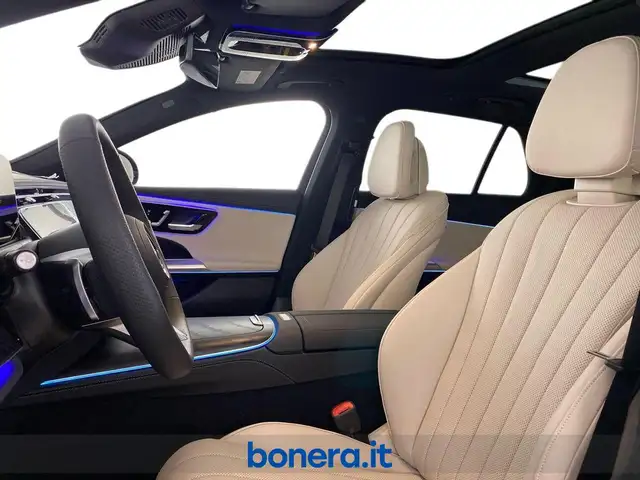 Mercedes-Benz 220 view 15