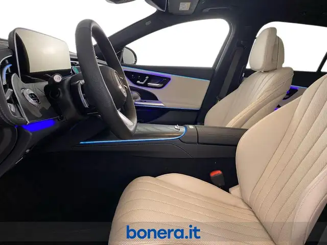 Mercedes-Benz 220 view 10