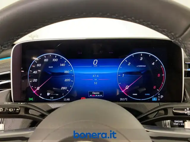 Mercedes-Benz 220 view 13