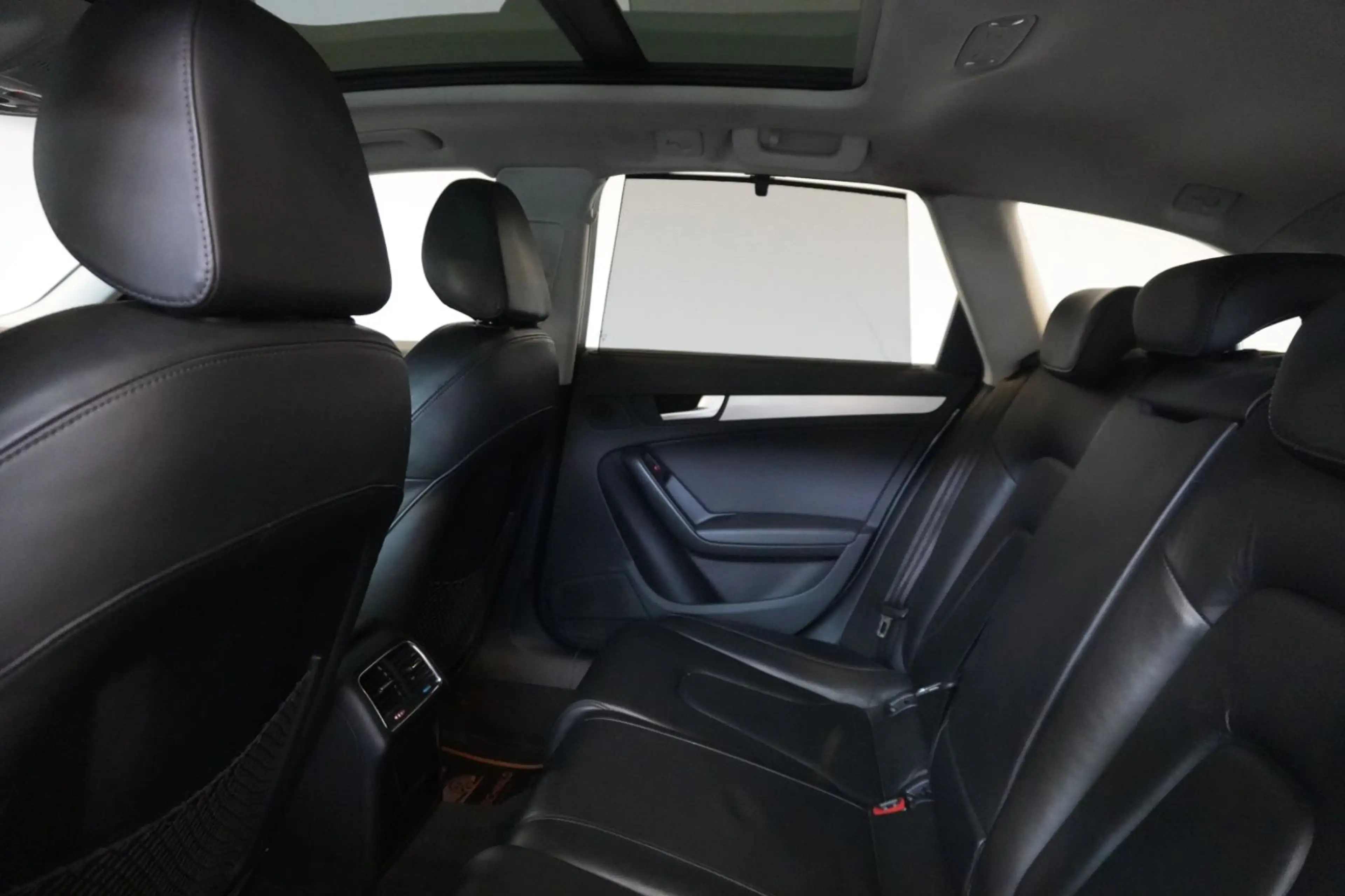 Audi A4 allroad quattro 3.0 V6 TDI Pano AHK PDC — photo 13