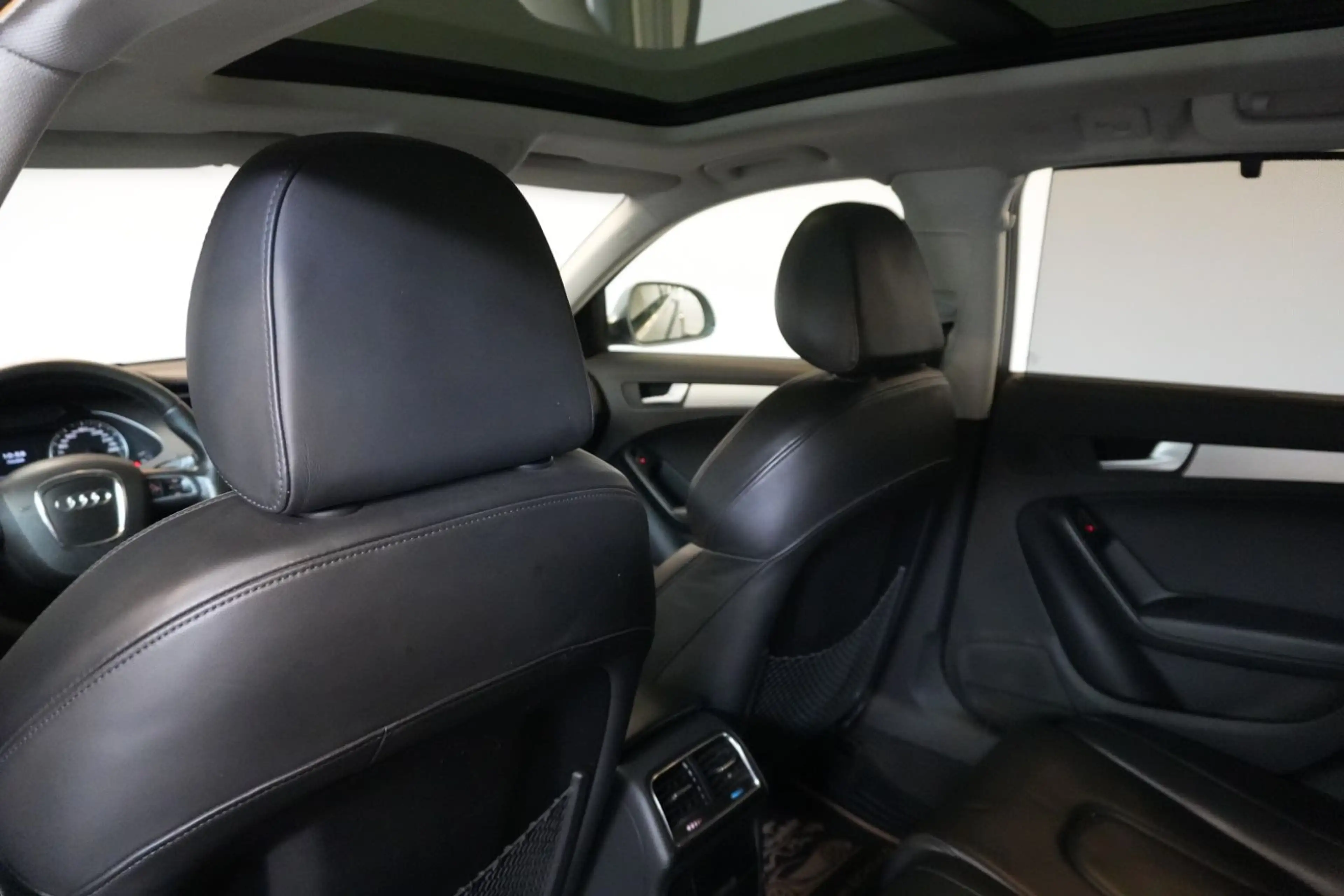 Audi A4 allroad quattro 3.0 V6 TDI Pano AHK PDC — photo 14