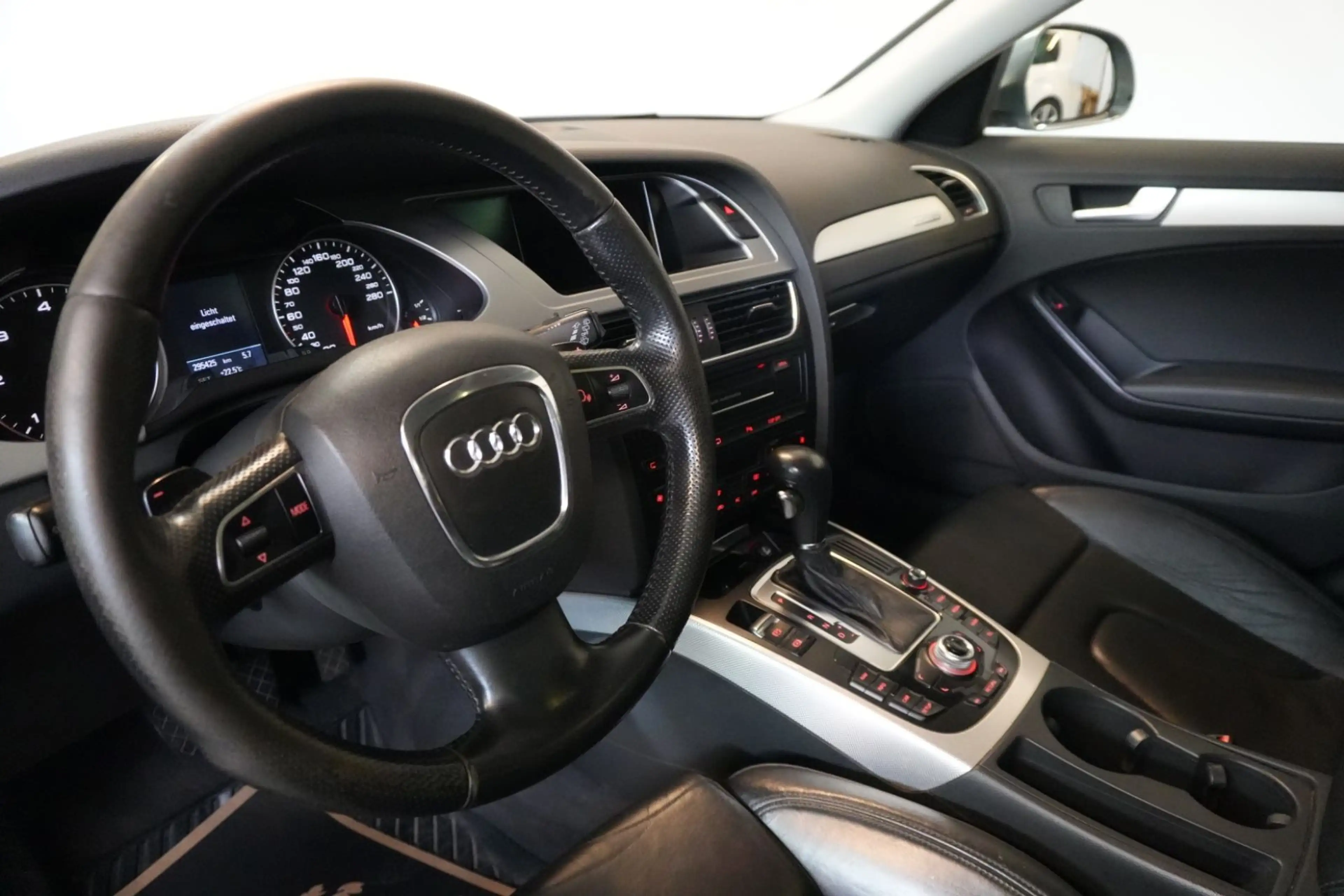 Audi A4 allroad quattro 3.0 V6 TDI Pano AHK PDC — photo 10