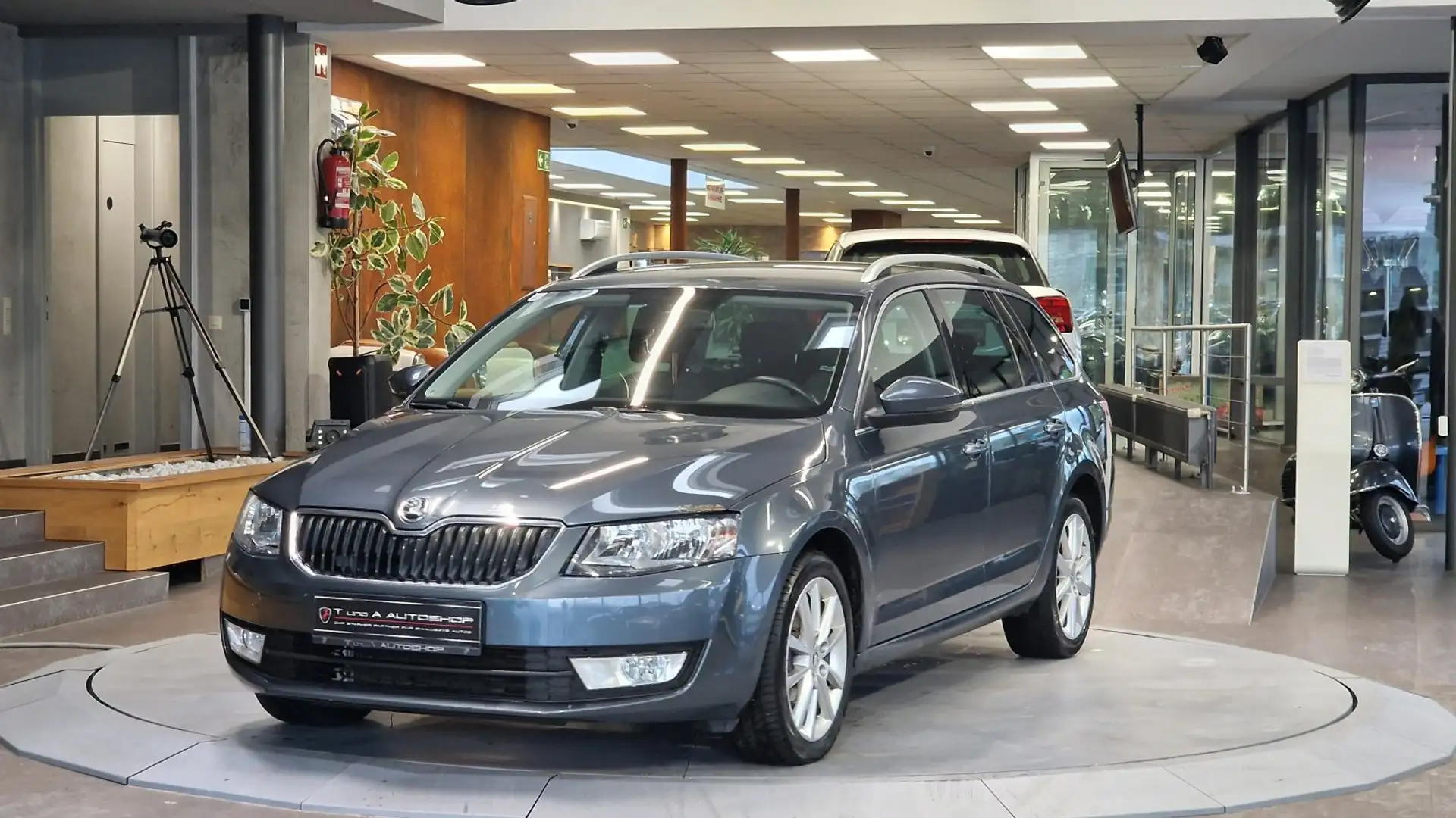 Skoda Octavia Octavia Combi 4x4 +Navi*17Zoll*Dachreling* Grau - 1