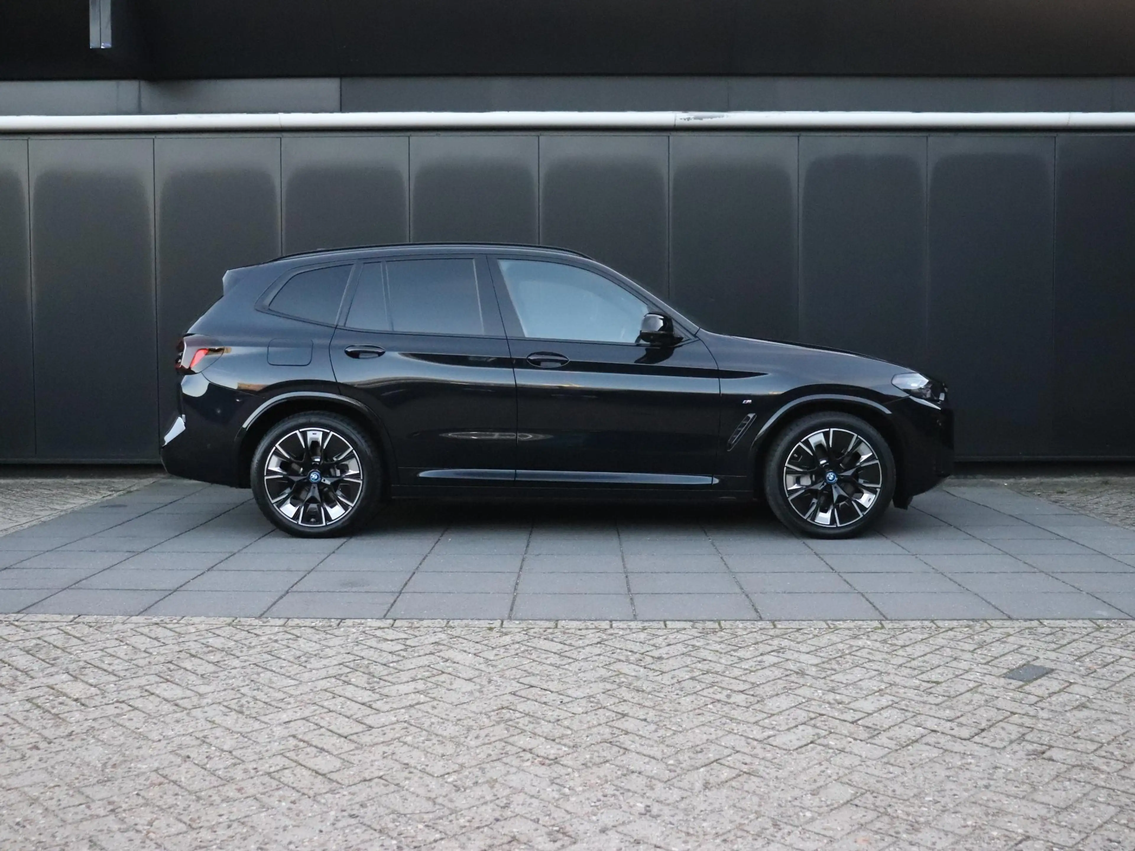 BMW iX3 High Executive Edition 80 kWh | M SPORT | LEDER | — photo 4