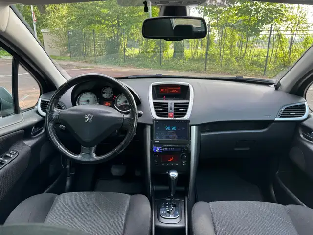 Peugeot 207 view 13