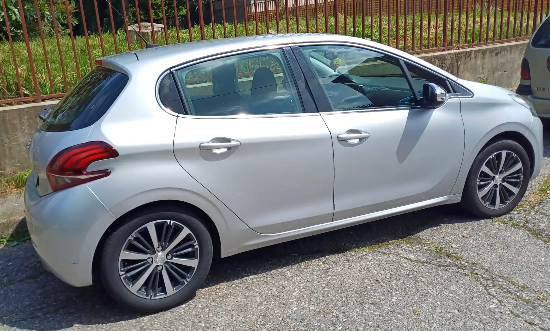 Peugeot 208 208 5p 1.2 puretech Allure 82cv Argento - 2