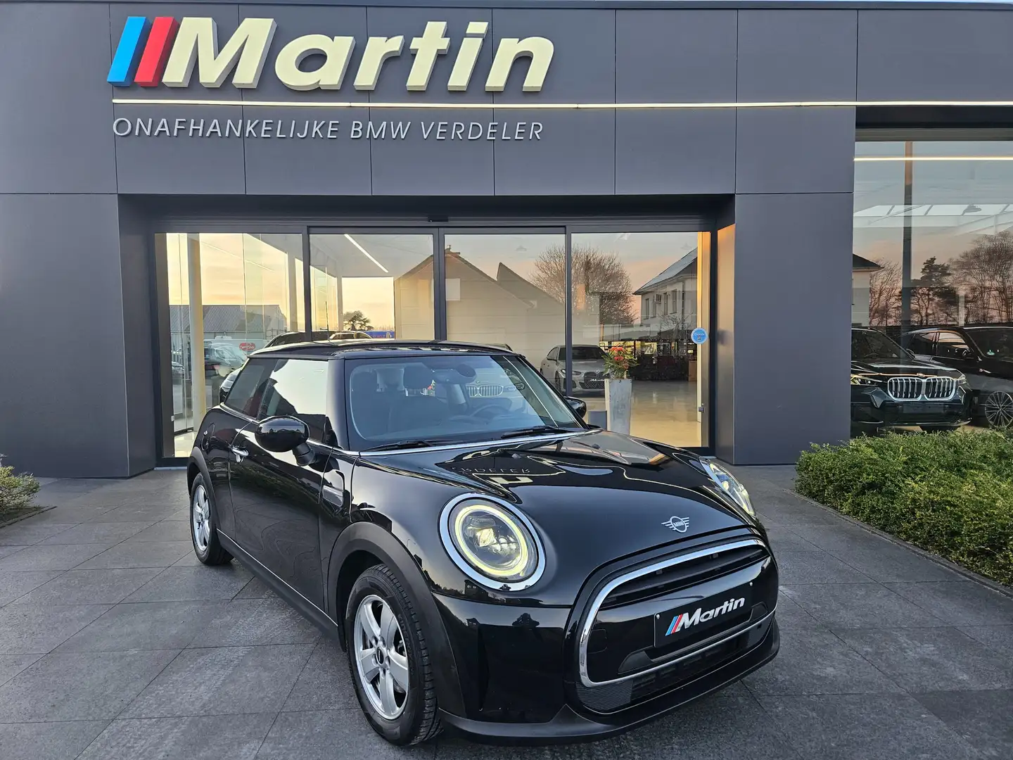 MINI Cooper 1.5iA Automaat / PDC A / Led / Carplay / Vol. air Noir - 1