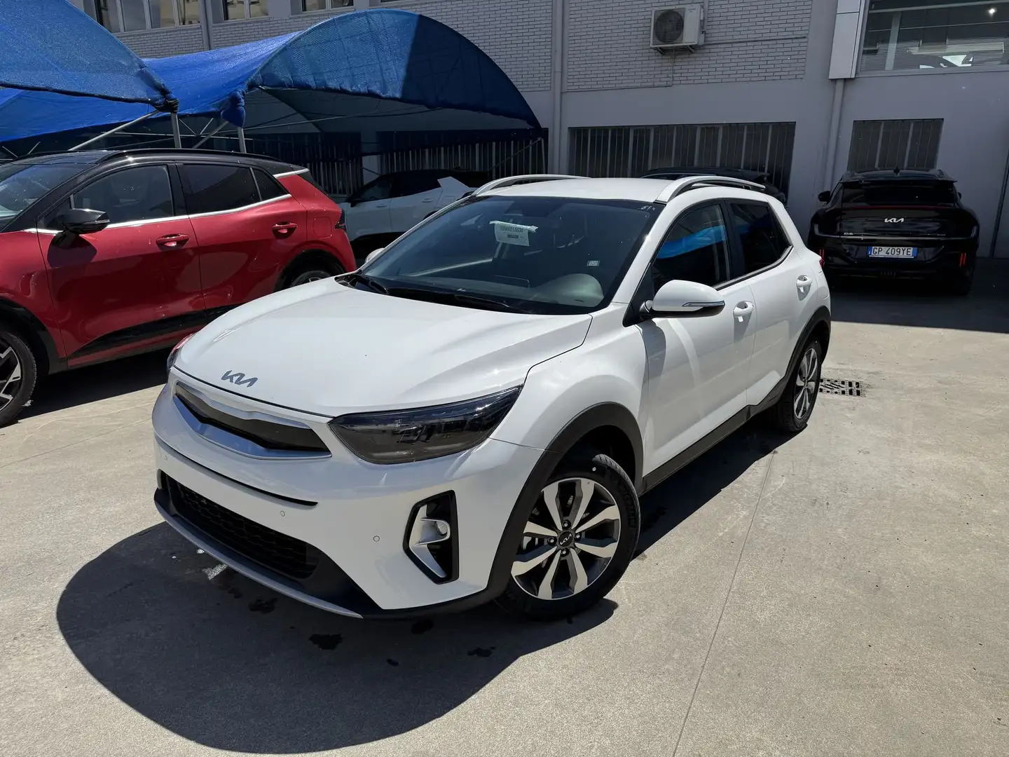 Kia Stonic 1.2 MPI GPL Urban bijela - 1