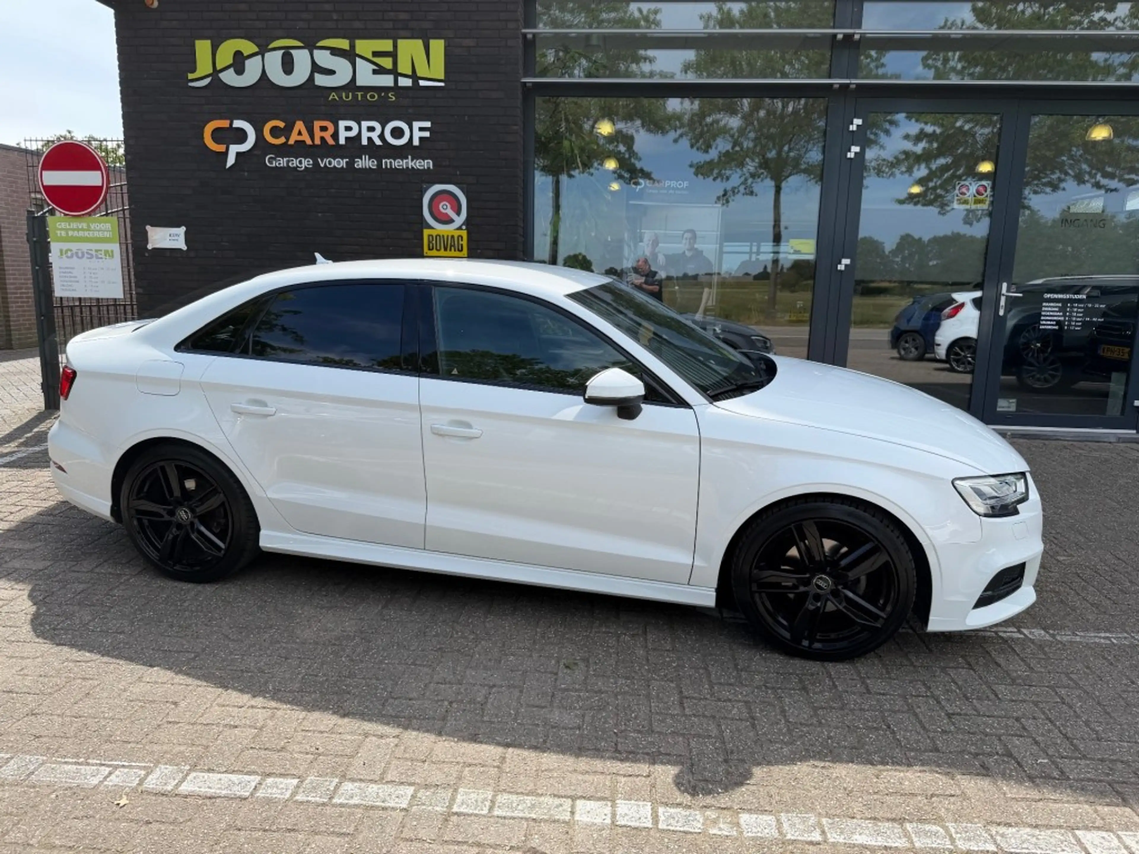 Audi A3 1.5 TFSI COD SP.SL.E LIMO/SEDAN — photo 2