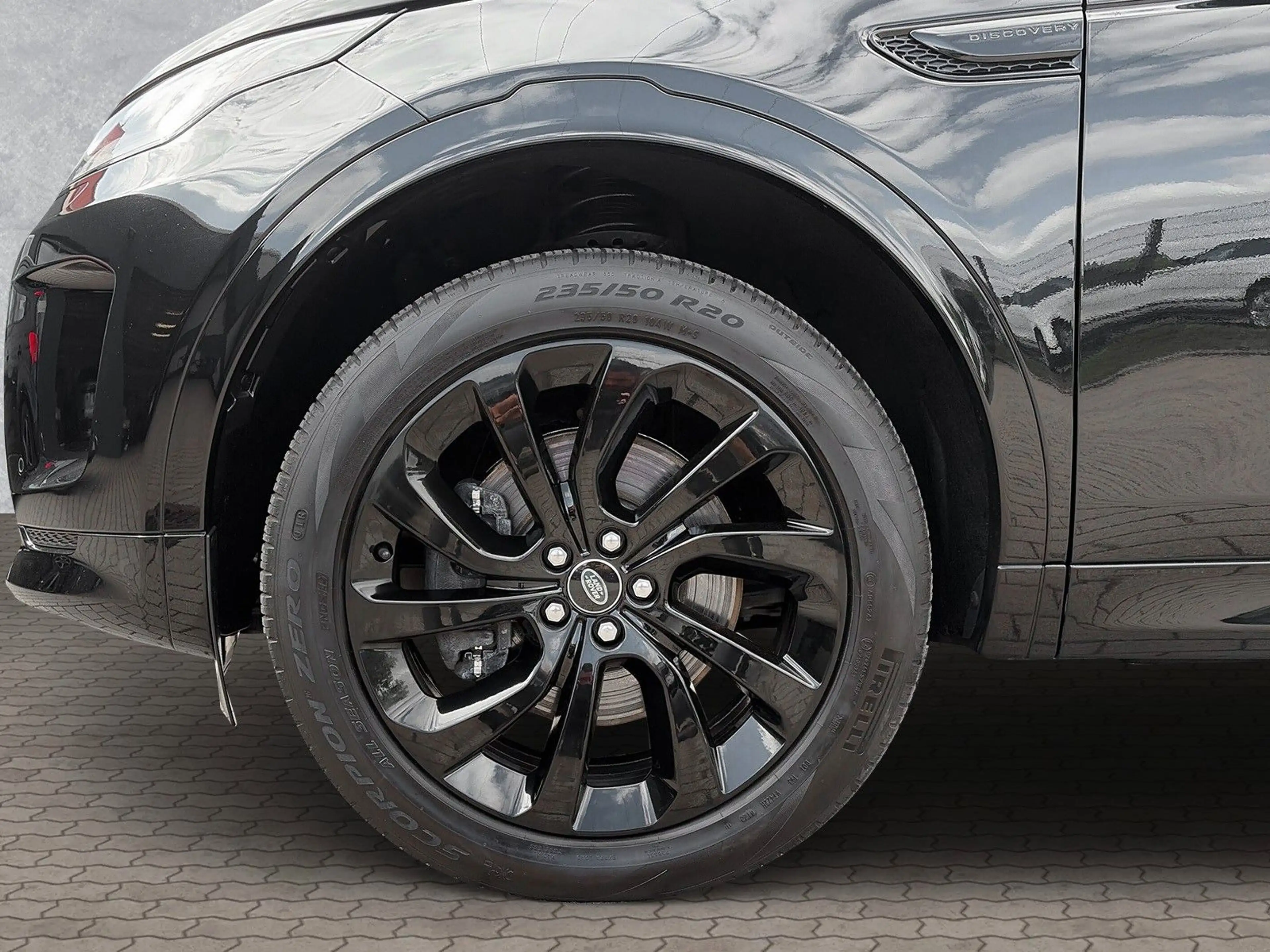 Land Rover Discovery Sport P300e PHEV R-DYNAMIC SE Panorama — photo 9