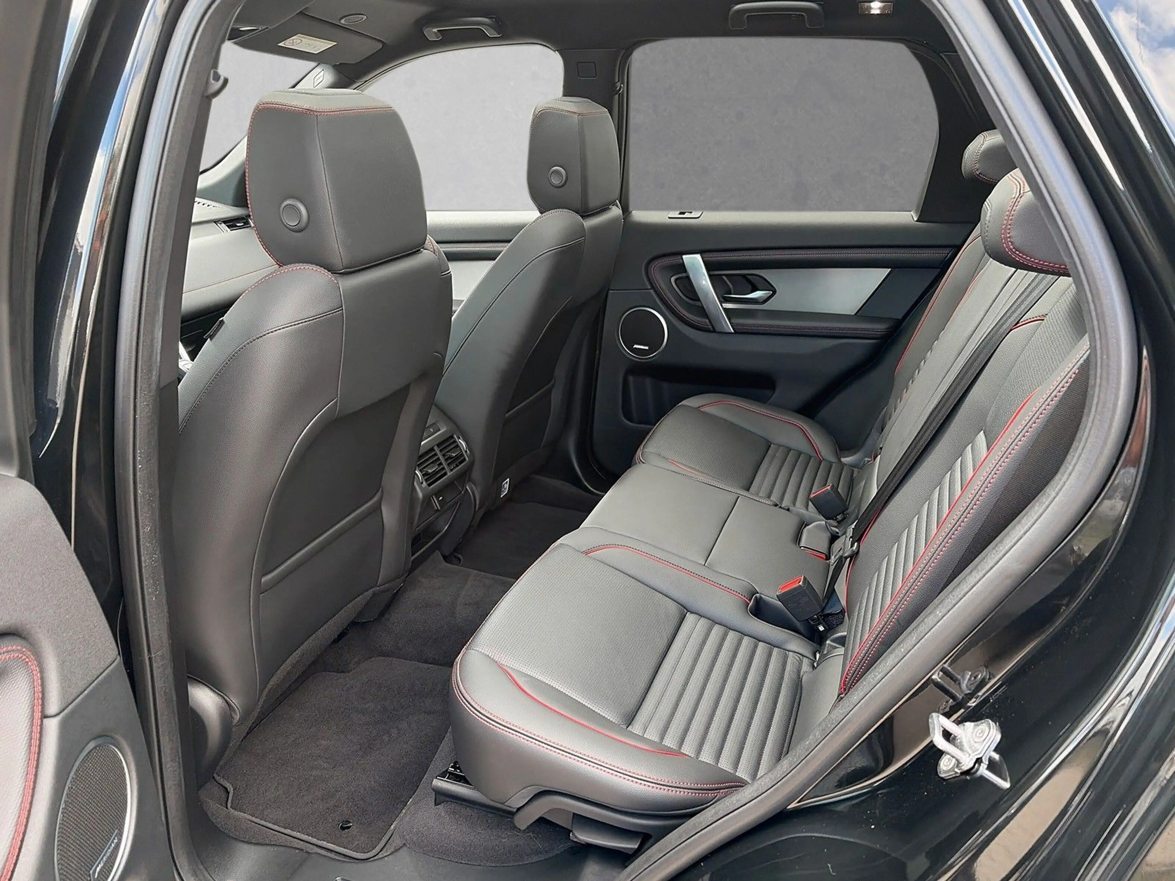 Land Rover Discovery Sport P300e PHEV R-DYNAMIC SE Panorama — photo 14