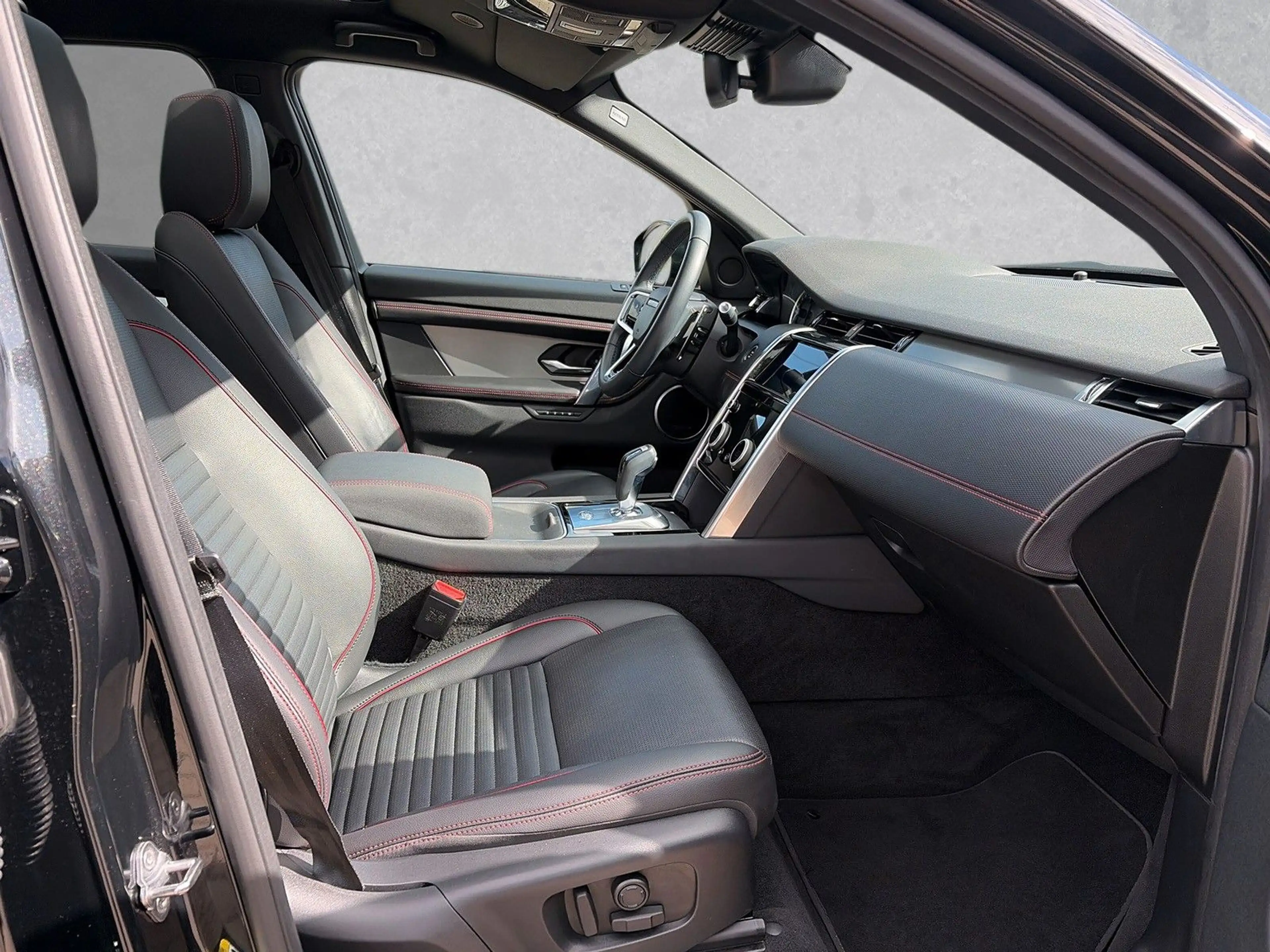 Land Rover Discovery Sport P300e PHEV R-DYNAMIC SE Panorama — photo 3