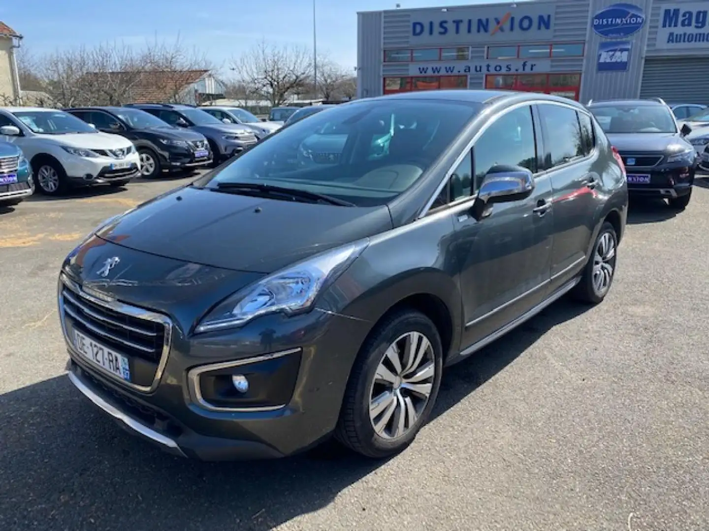 Peugeot 3008 1.6 HDi 115 STYLE + ATTELAGE Gris - 1