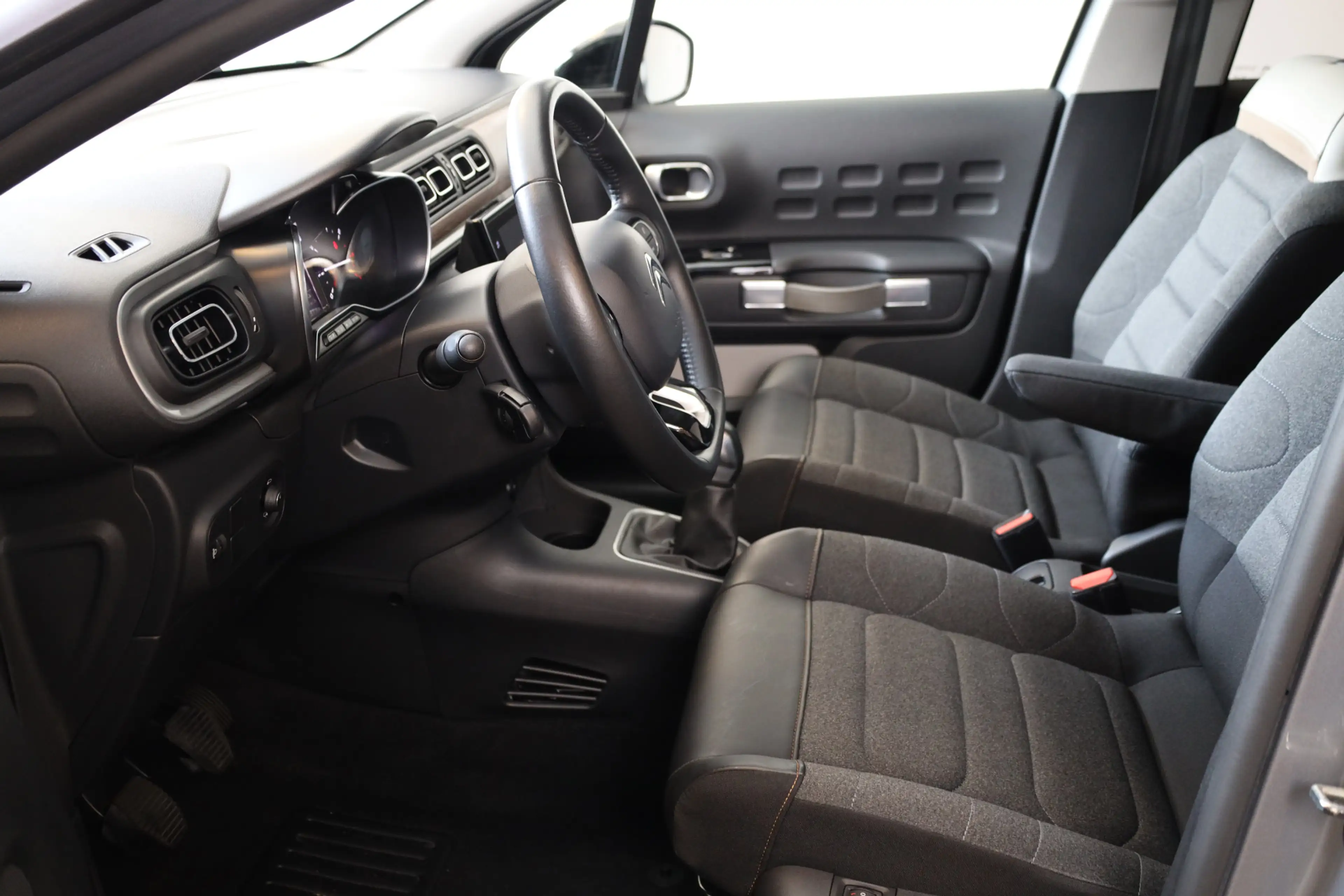 Citroen C3 PT 83 Shine Keyless | Sensoren v+a | Camera | Stoe — photo 14