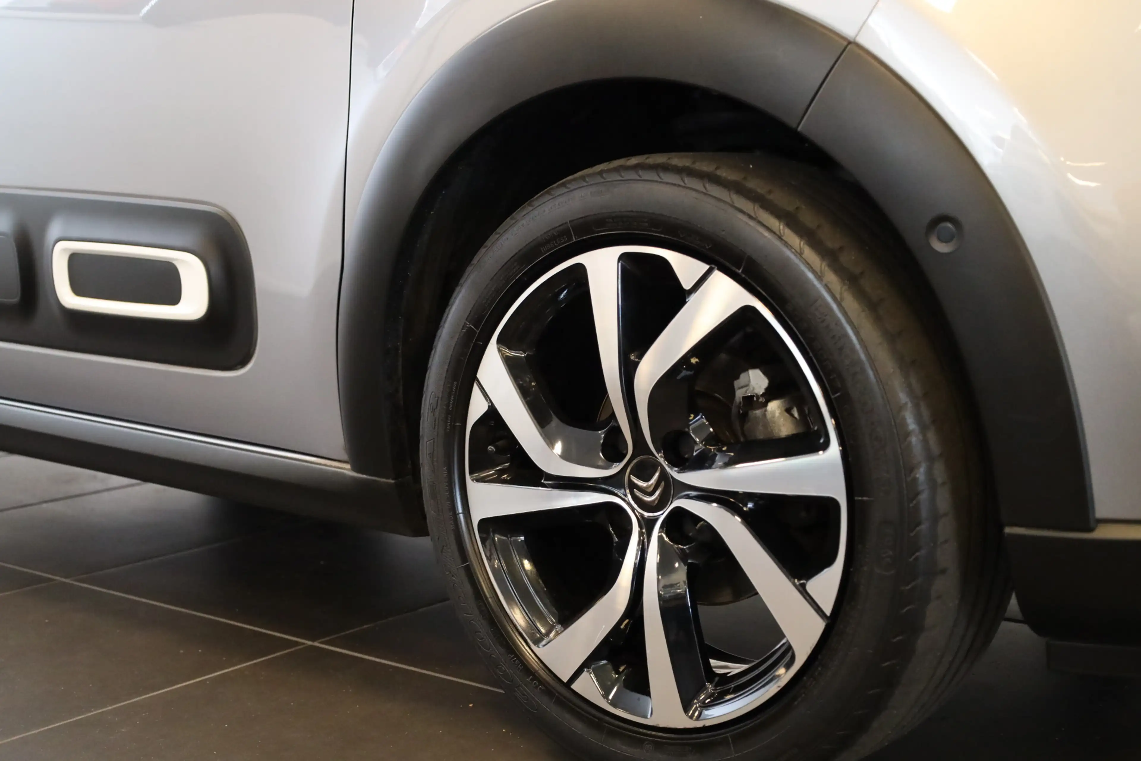 Citroen C3 PT 83 Shine Keyless | Sensoren v+a | Camera | Stoe — photo 3