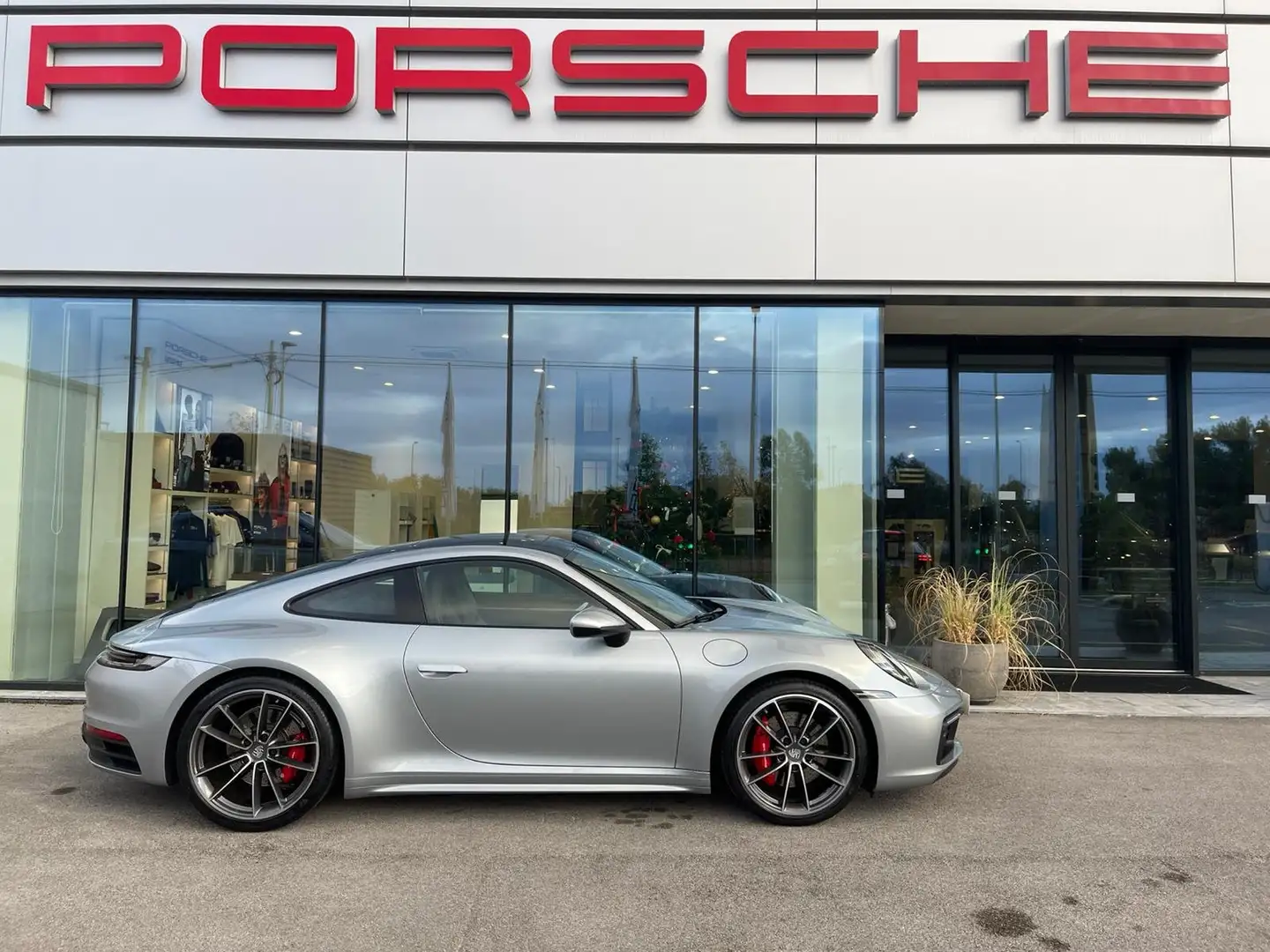 Porsche 911 911 Carrera 992 Coupe 3.0 Carrera S Серебристый - 1