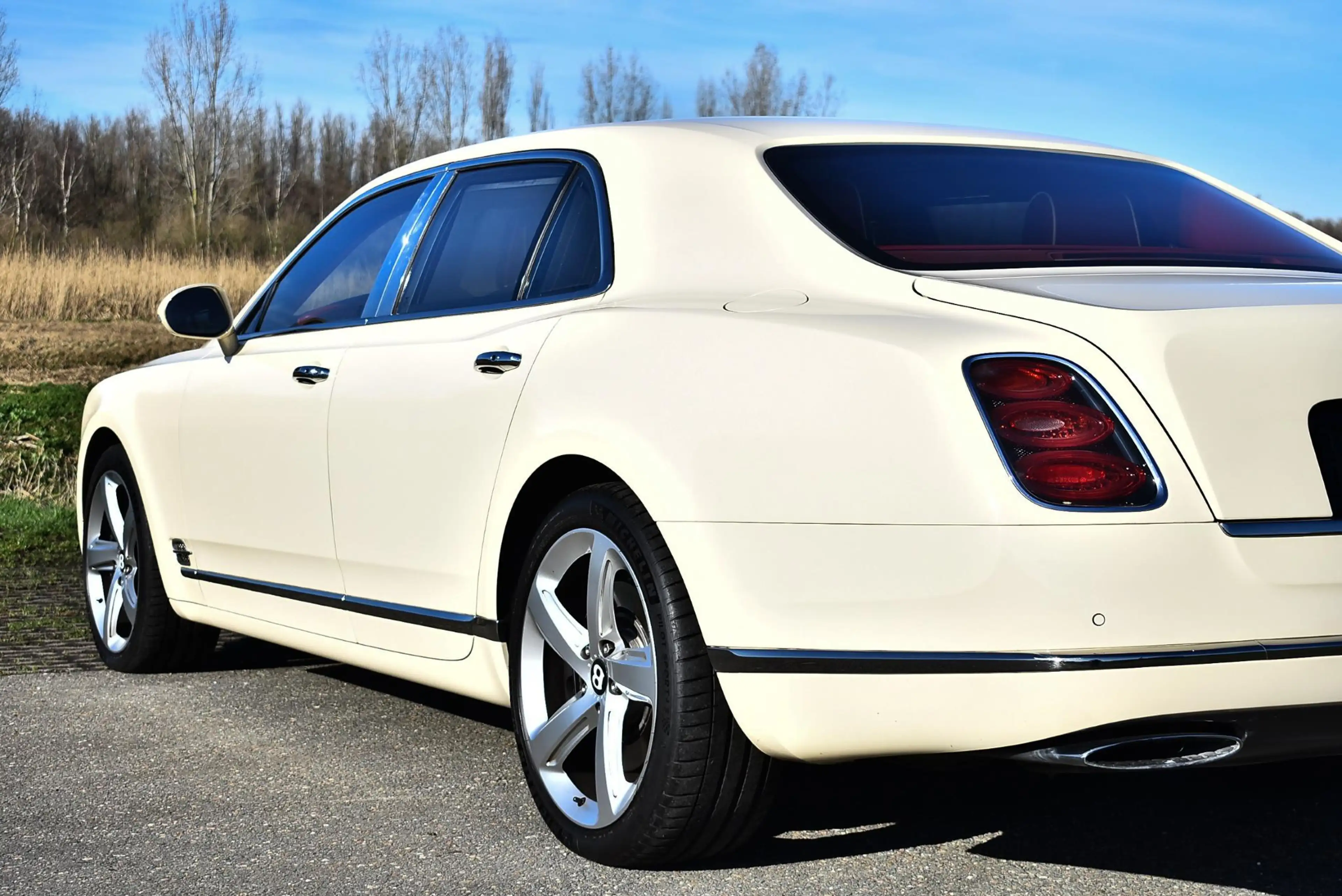 Bentley Mulsanne Speed sedan 6.75L V8 — photo 15