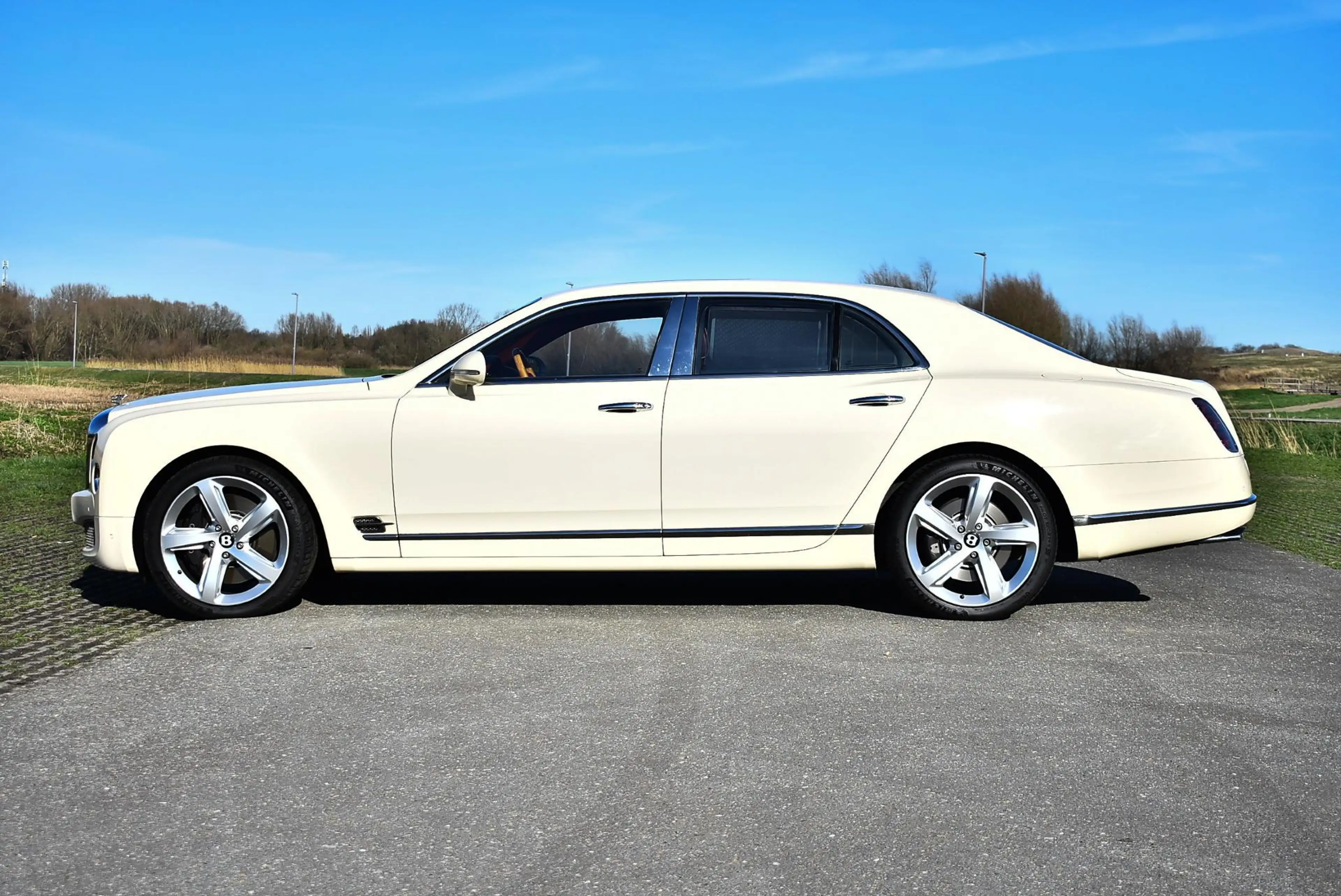 Bentley Mulsanne Speed sedan 6.75L V8 — photo 14