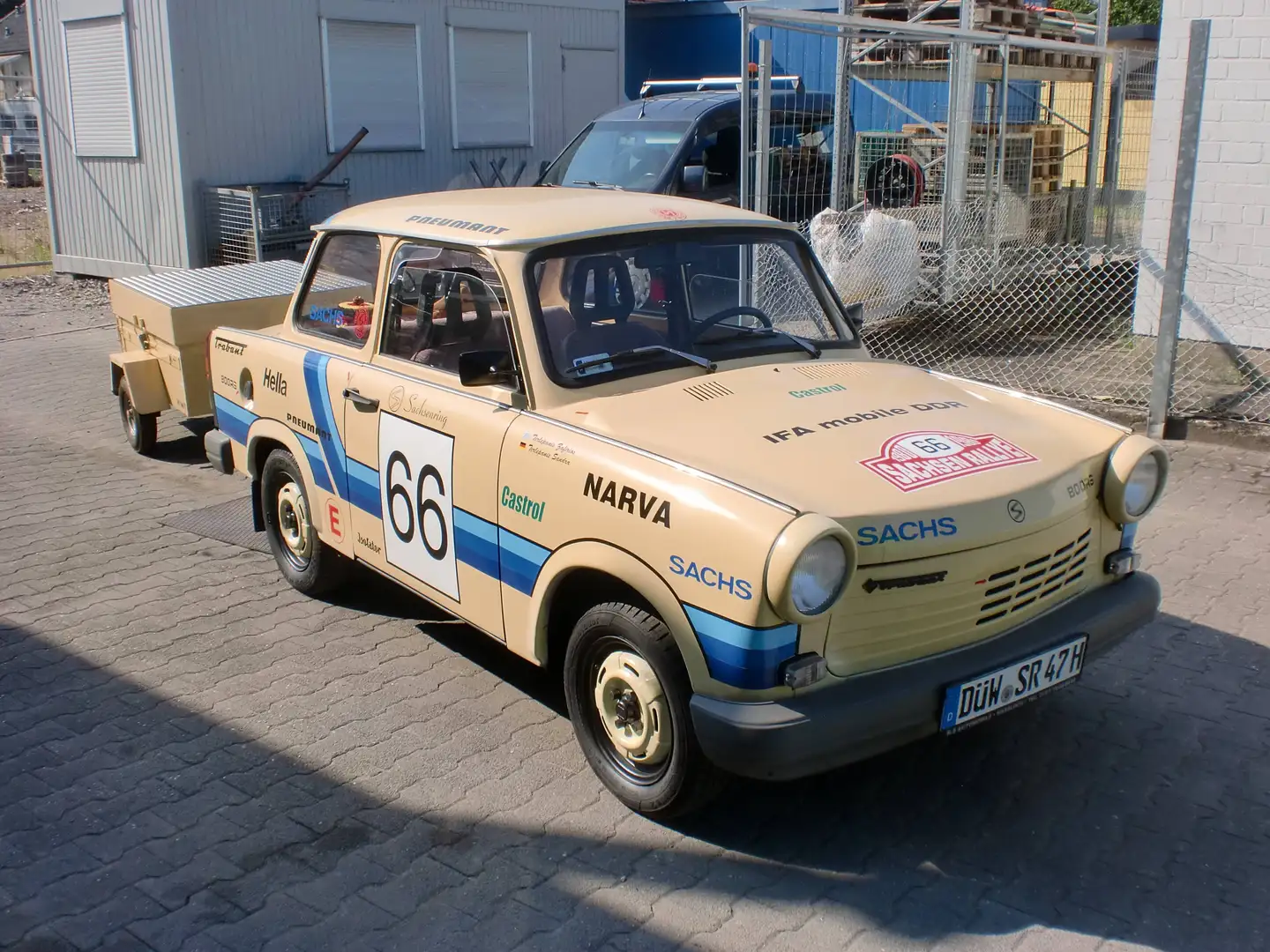 Trabant 1.1 4 Zylinder Benzin incl. Anhänger,H-Zulassung Gelb - 1