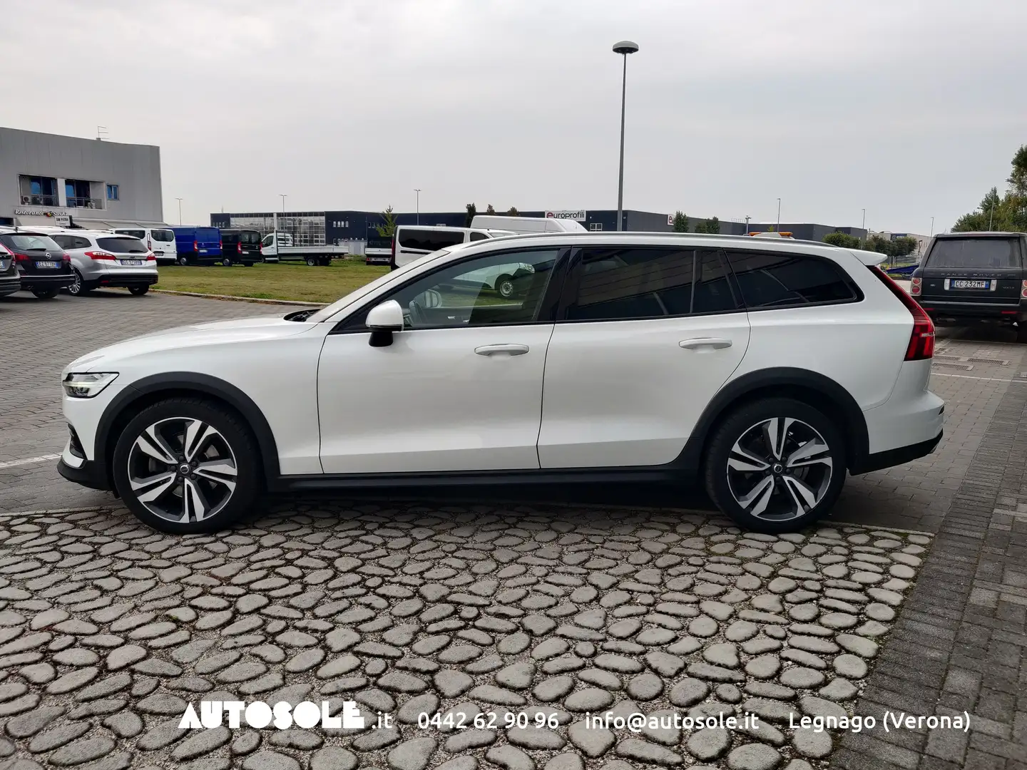 Volvo V60 Cross Country V60 Cross Country D4 AWD Business Pro Automatica Bianco - 2