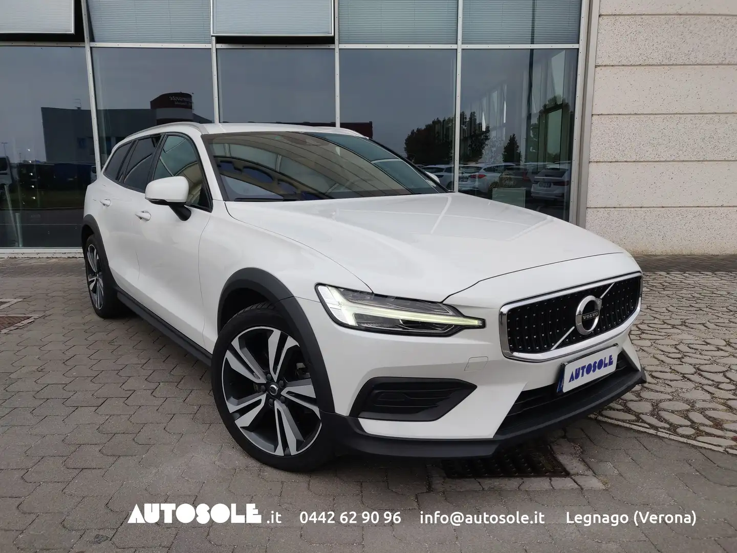 Volvo V60 Cross Country V60 Cross Country D4 AWD Business Pro Automatica Bianco - 1