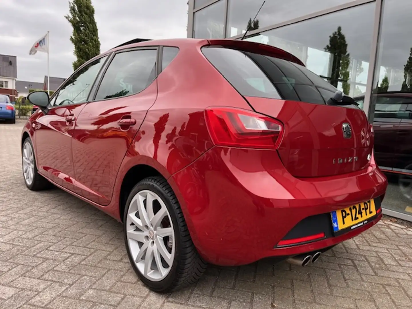 SEAT Ibiza 1.2 TSI Sport FR 105 PK / PANO / 88.000 km Rood - 2