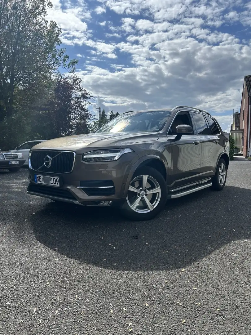 Volvo XC90 Momentum AWD Braun - 1