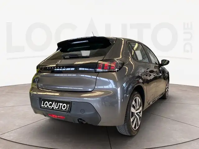 Peugeot 208 view 4