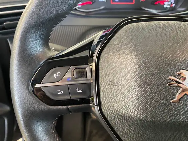 Peugeot 208 view 13