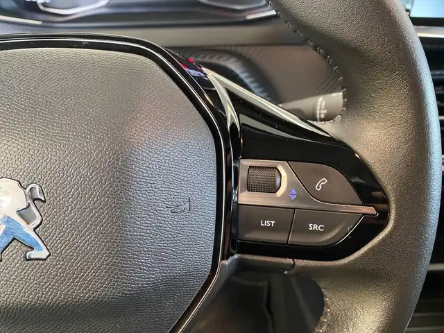 Peugeot 208 view 14