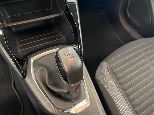 Peugeot 208 view 12