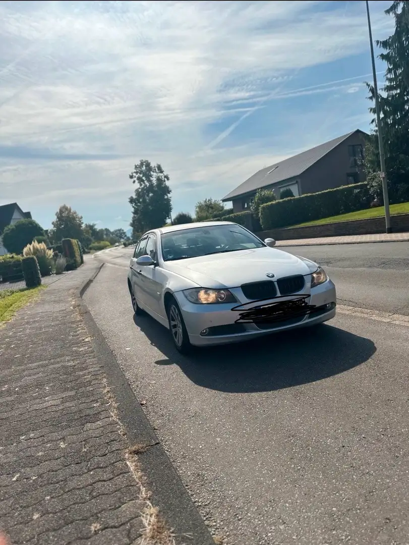 BMW 318 318i Grau - 1