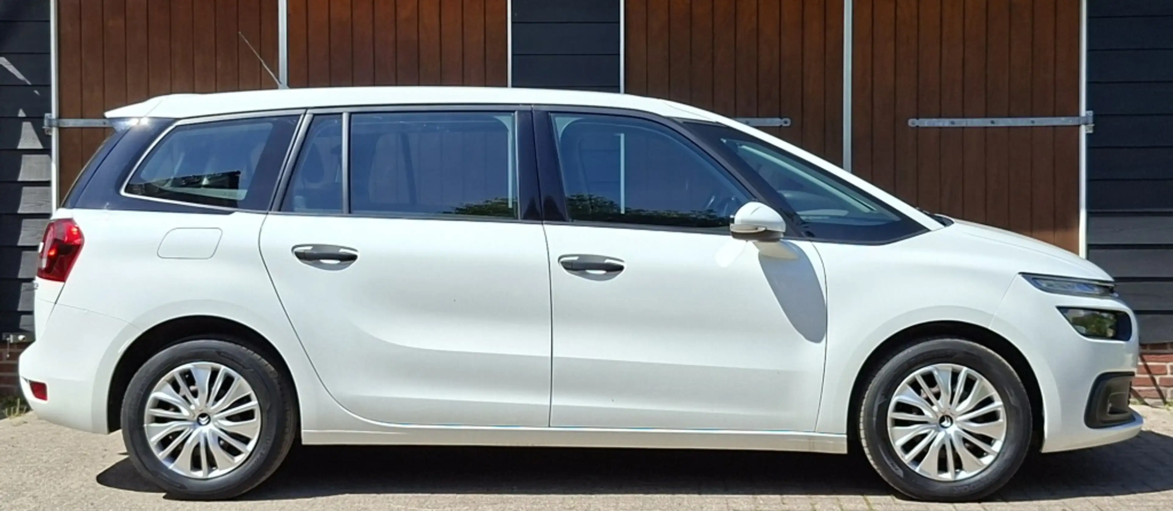 Citroen Grand C4 Picasso 1.2 Bluetooth | Distributieriem vervangen | Trekha — photo 2