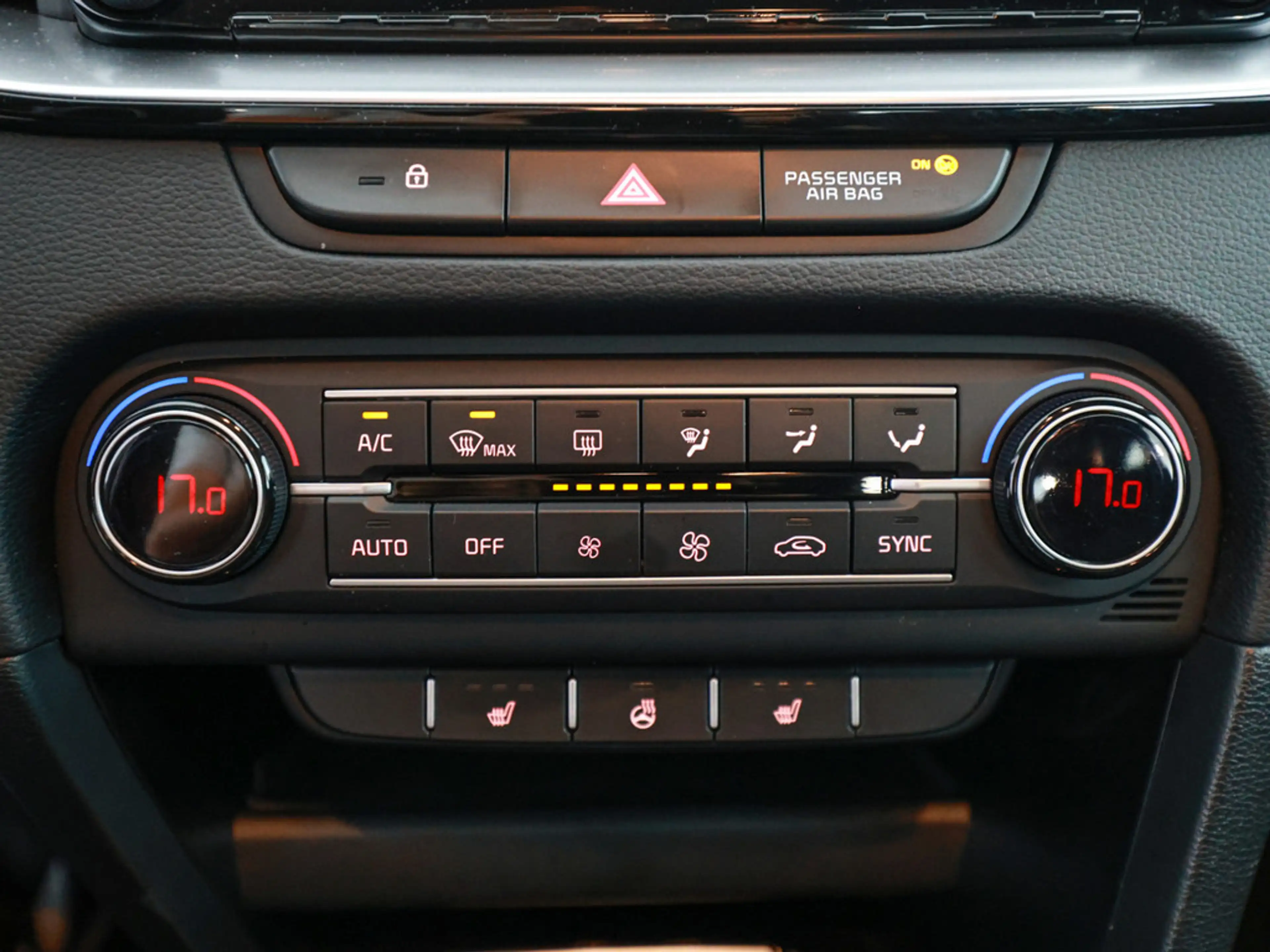 Kia Ceed / cee'd — photo 11