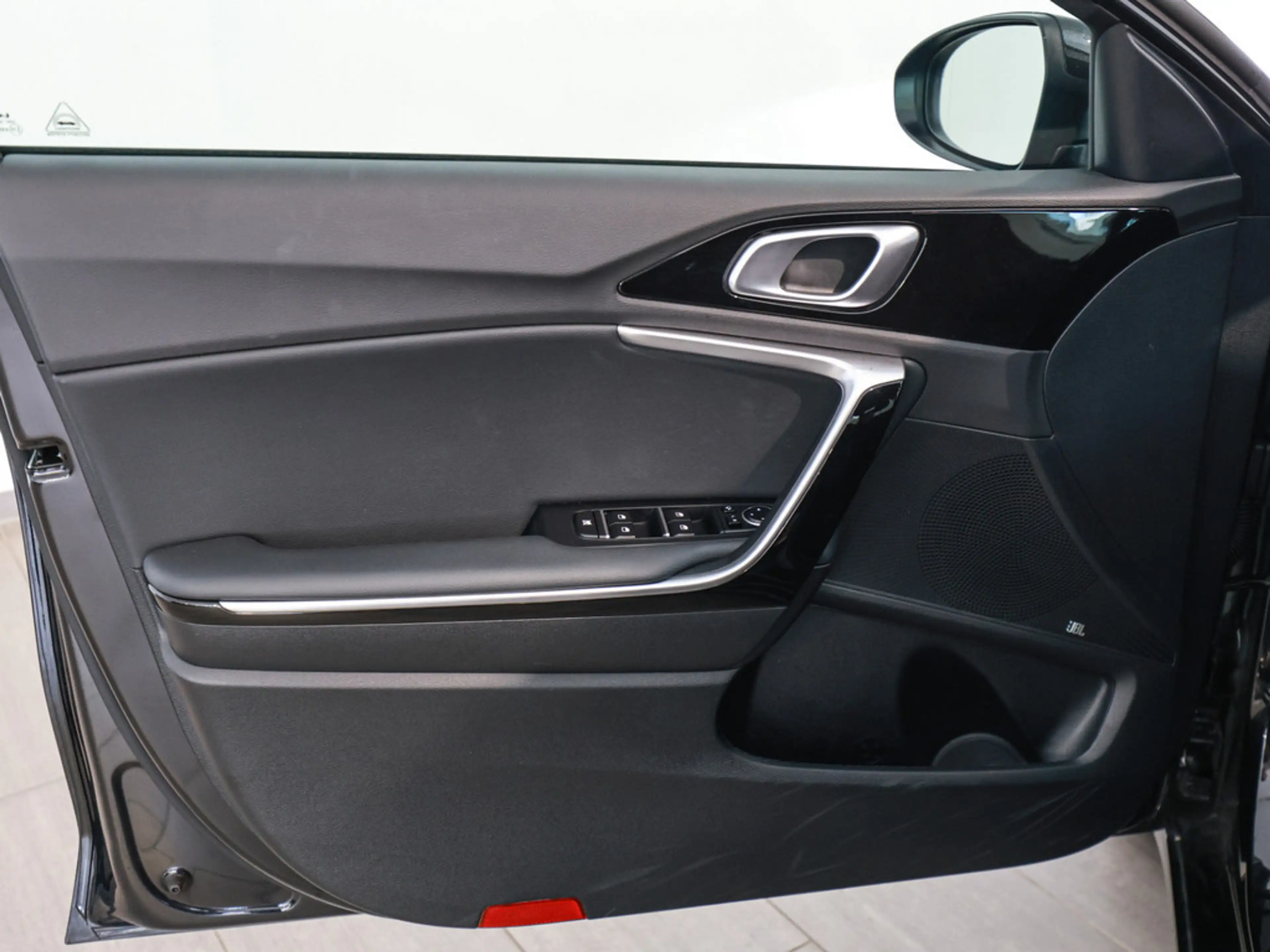 Kia Ceed / cee'd — photo 22
