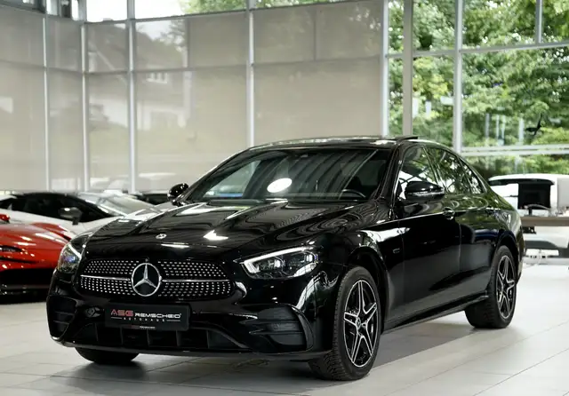 Mercedes-Benz 300 view 4
