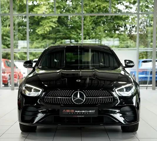 Mercedes-Benz 300 view 3