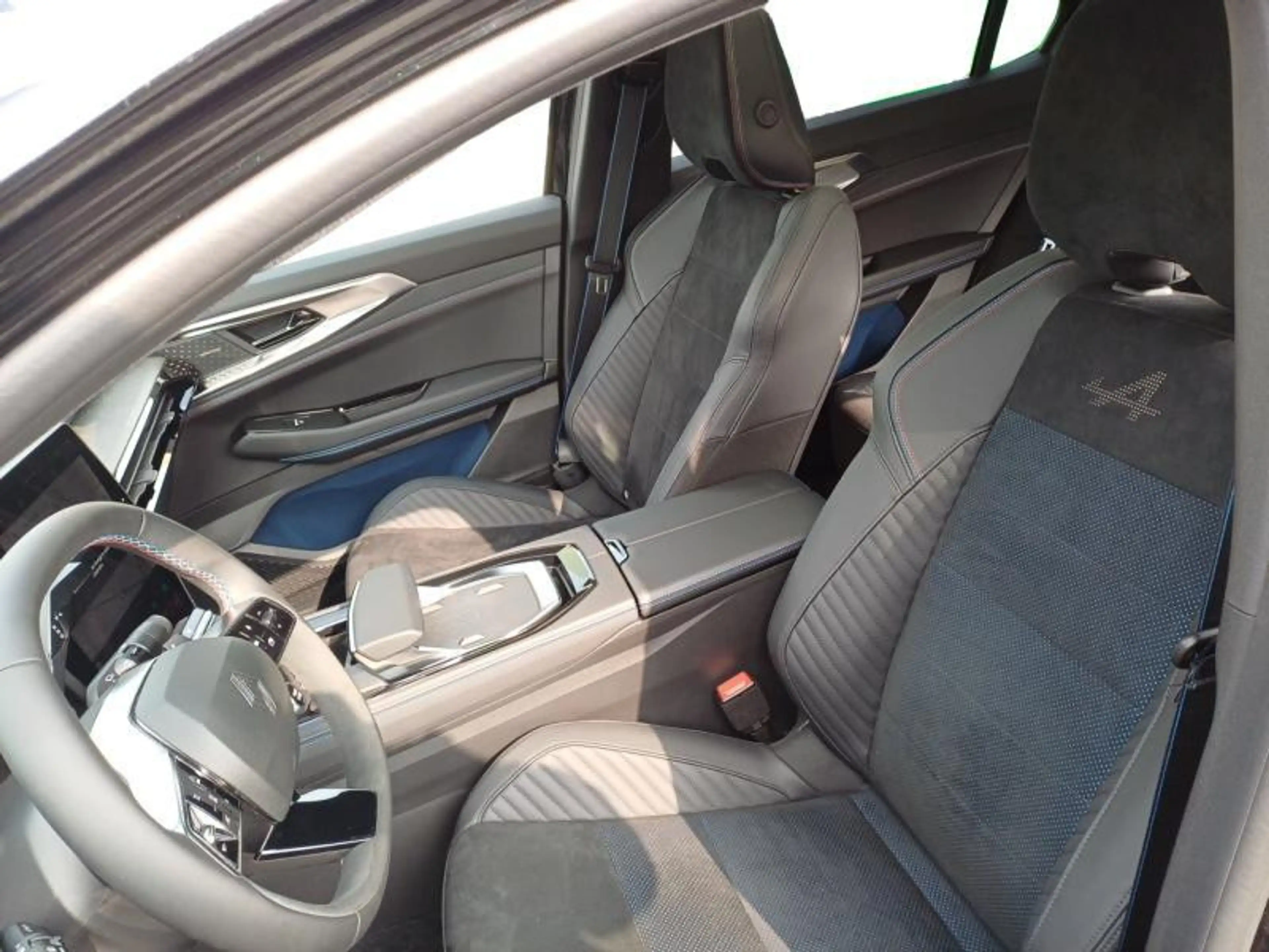 Renault Rafale 1.2 E-Tech Esprit Alpine E-Tech 4Control 200cv — photo 9