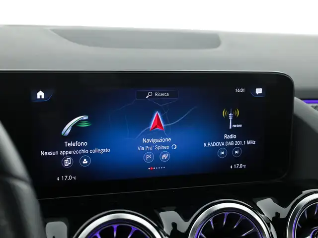 Mercedes-Benz GLA view 13